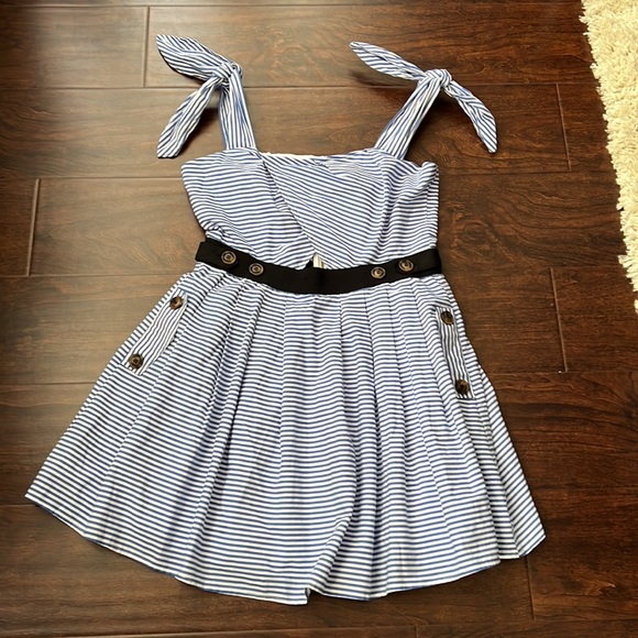 Romeo & Juliet Couture Shoulder Tie Stripe Dress - Picture 7 of 9